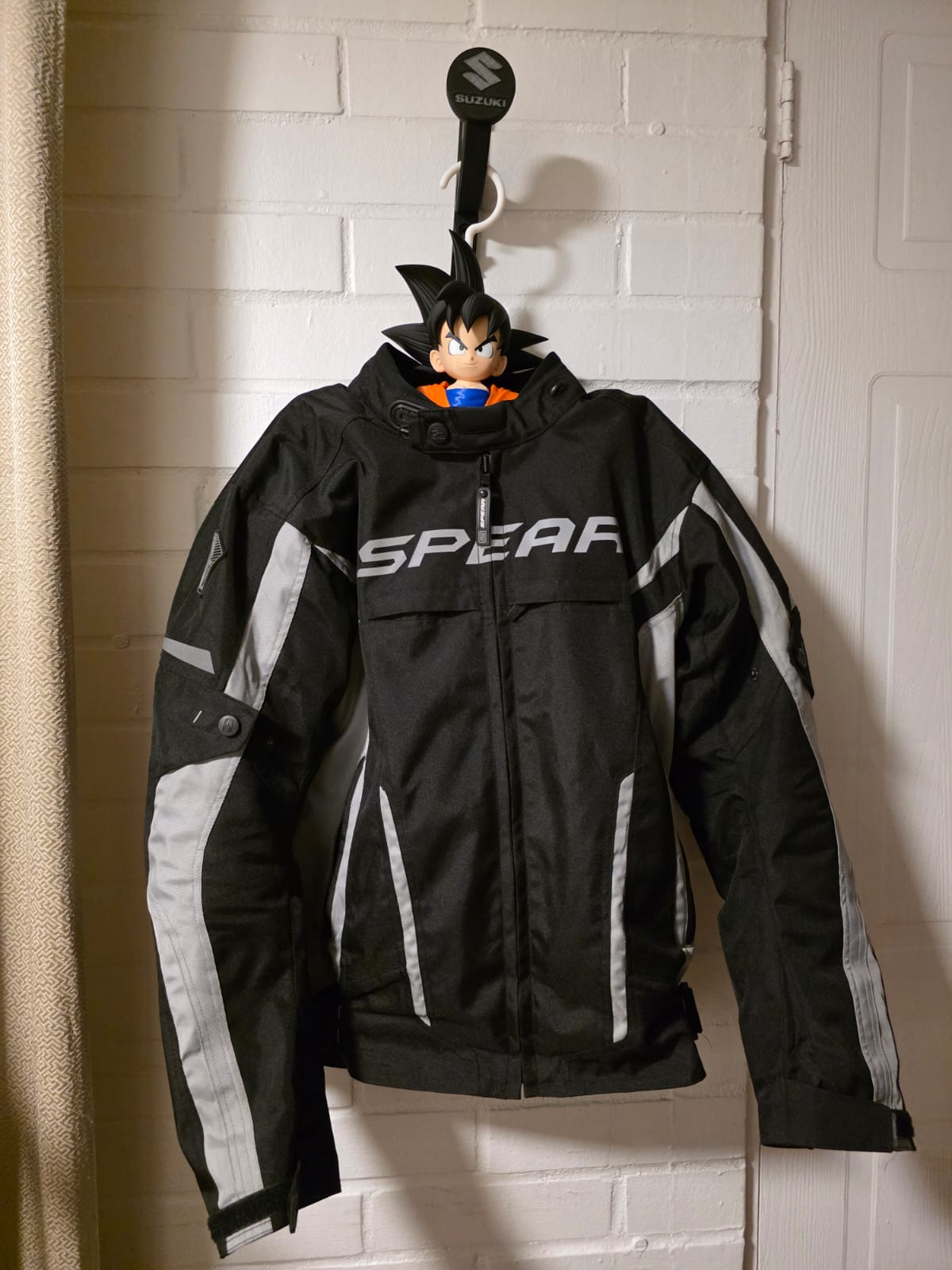 Colgador Goku · vista 3 — Tridimensional Chile