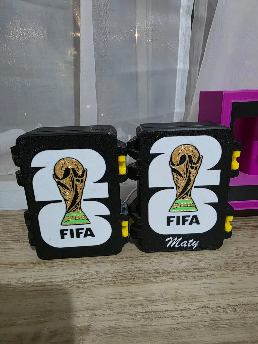 Caja porta láminas FIFA · vista 2 — Tridimensional Chile