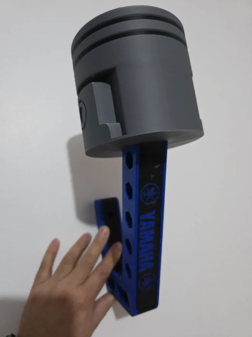Soporte de casco piston yamaha · vista 3 — Tridimensional Chile